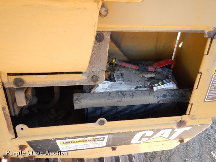 image for item MJ9809 1992 Caterpillar D4H Series II  dozer