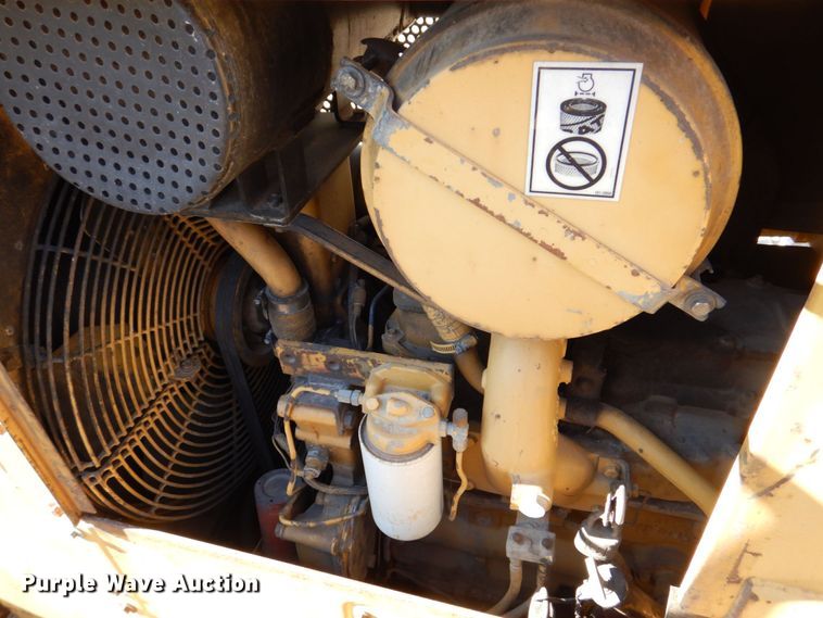 image for item MJ9809 1992 Caterpillar D4H Series II  dozer