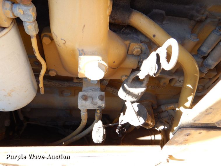 image for item MJ9809 1992 Caterpillar D4H Series II  dozer