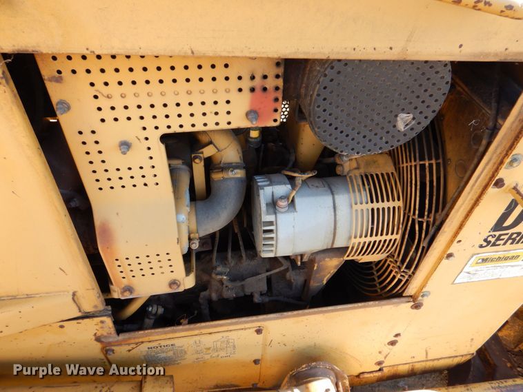 image for item MJ9809 1992 Caterpillar D4H Series II  dozer