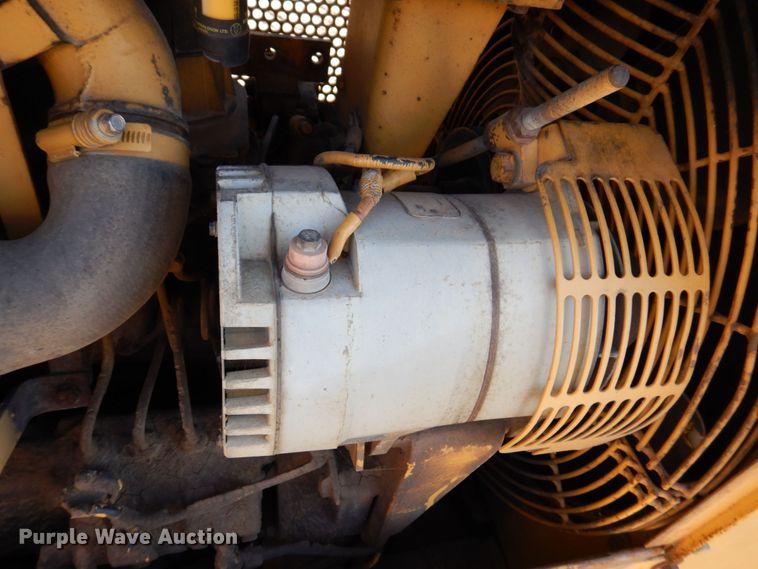 image for item MJ9809 1992 Caterpillar D4H Series II  dozer