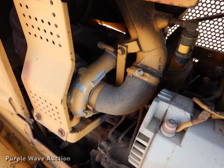 image for item MJ9809 1992 Caterpillar D4H Series II  dozer