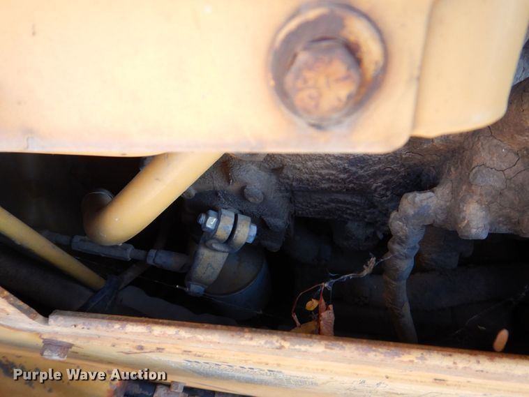 image for item MJ9809 1992 Caterpillar D4H Series II  dozer