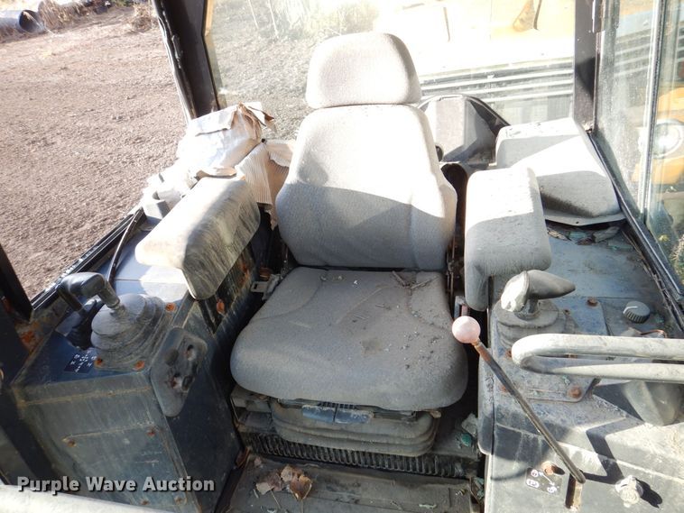 image for item MJ9811 2006 John Deere 650J LGP  dozer