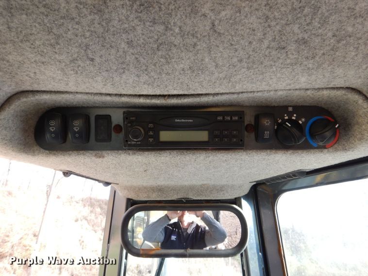 image for item MJ9811 2006 John Deere 650J LGP  dozer