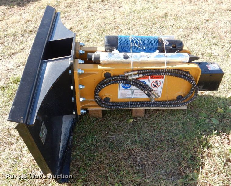 image for item MJ9828 2022 Agrotk SSHH680  skid steer breaker