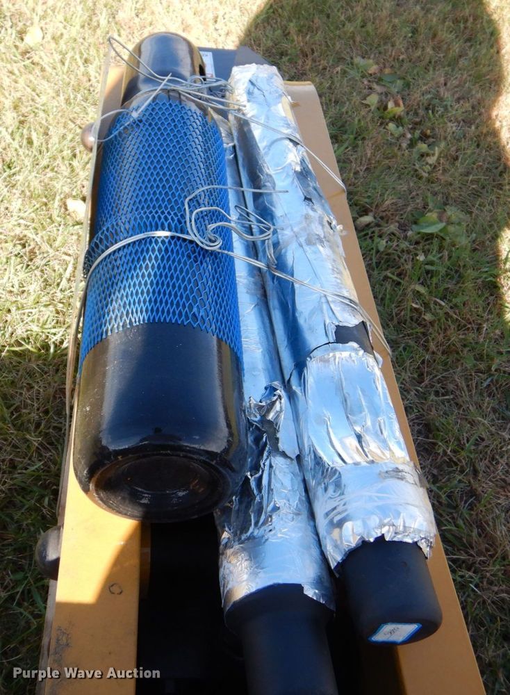 image for item MJ9828 2022 Agrotk SSHH680  skid steer breaker