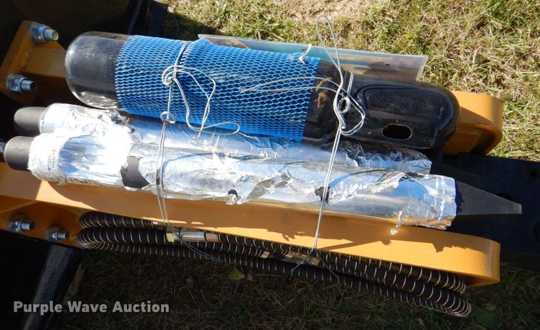 image for item MJ9828 2022 Agrotk SSHH680  skid steer breaker