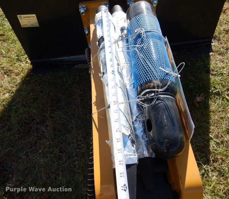 image for item MJ9828 2022 Agrotk SSHH680  skid steer breaker