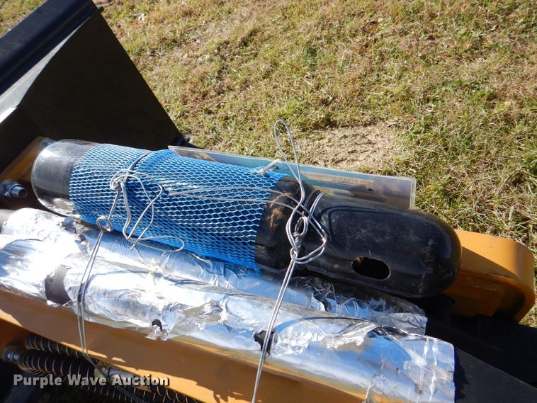 image for item MJ9828 2022 Agrotk SSHH680  skid steer breaker