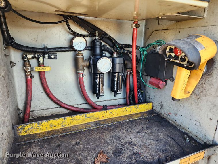 image for item MK9453 2008 GMC C5500  utility / service truck