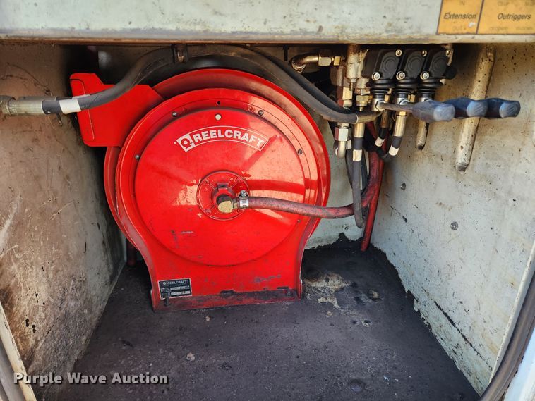 image for item MK9453 2008 GMC C5500  utility / service truck