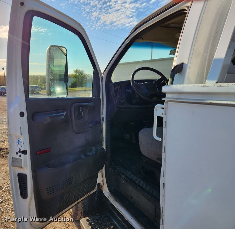 image for item MK9453 2008 GMC C5500  utility / service truck