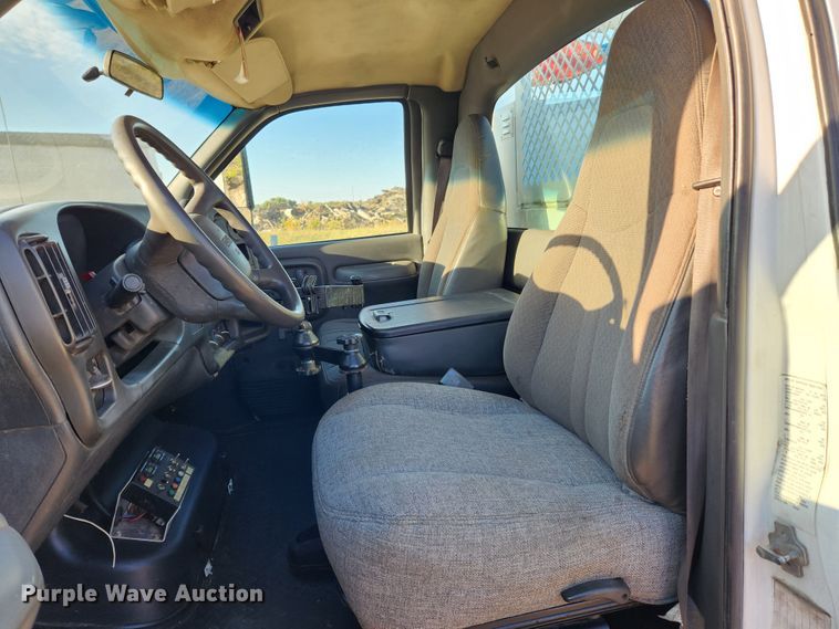 image for item MK9453 2008 GMC C5500  utility / service truck