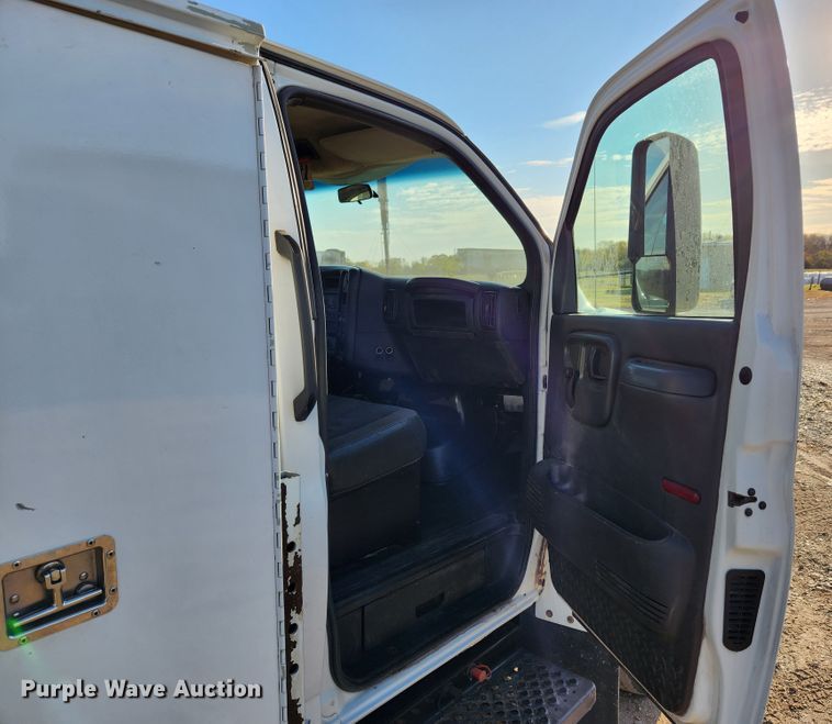 image for item MK9453 2008 GMC C5500  utility / service truck