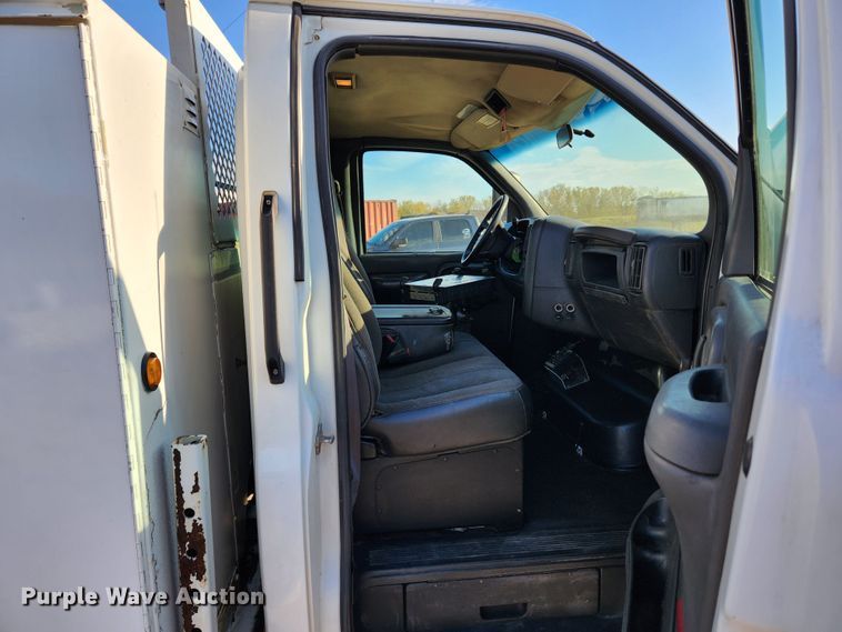 image for item MK9453 2008 GMC C5500  utility / service truck