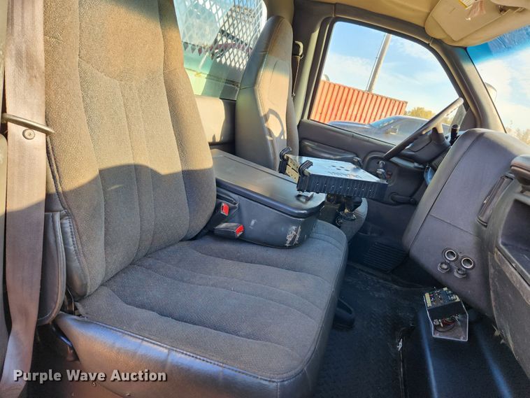 image for item MK9453 2008 GMC C5500  utility / service truck