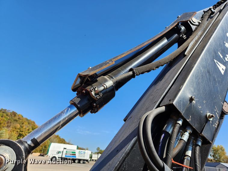 image for item MK9455 2013 Caterpillar 501HD harvester