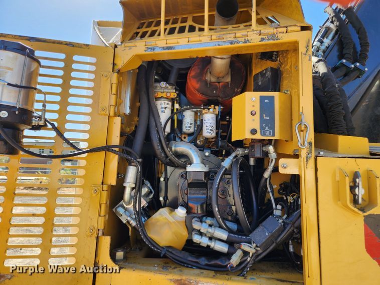 image for item MK9455 2013 Caterpillar 501HD harvester