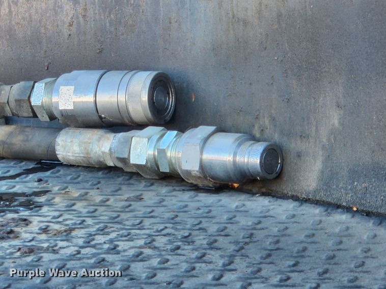 image for item MK9475 2001 Freightliner Columbia  flatbed truck