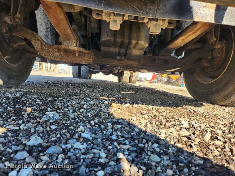 image for item MK9475 2001 Freightliner Columbia  flatbed truck