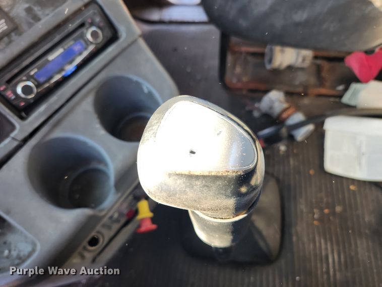 image for item MK9475 2001 Freightliner Columbia  flatbed truck