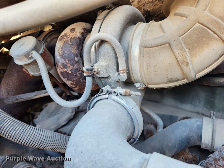 image for item MK9475 2001 Freightliner Columbia  flatbed truck