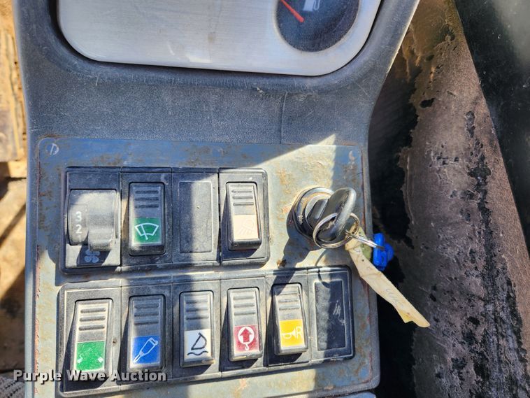 image for item MK9488 2005 Ingersoll Rand ZX125  mini excavator