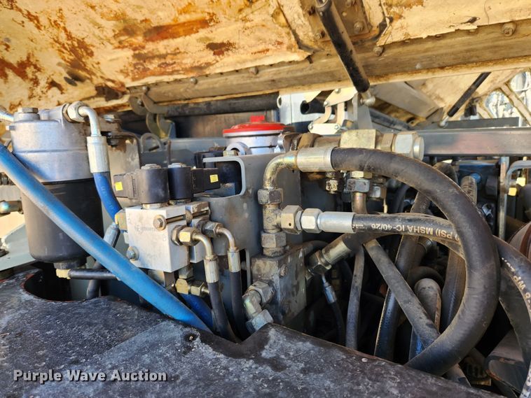 image for item MK9488 2005 Ingersoll Rand ZX125  mini excavator