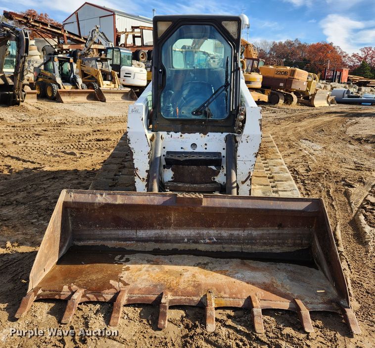 image for item MK9489 2008 Bobcat T250  tracked skid steer loader