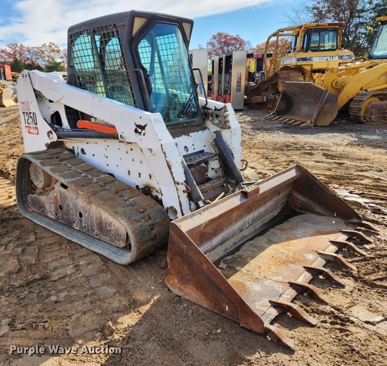 image for item MK9489 2008 Bobcat T250  tracked skid steer loader