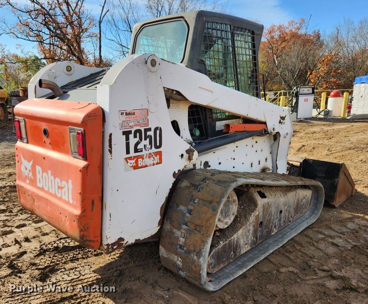 image for item MK9489 2008 Bobcat T250  tracked skid steer loader