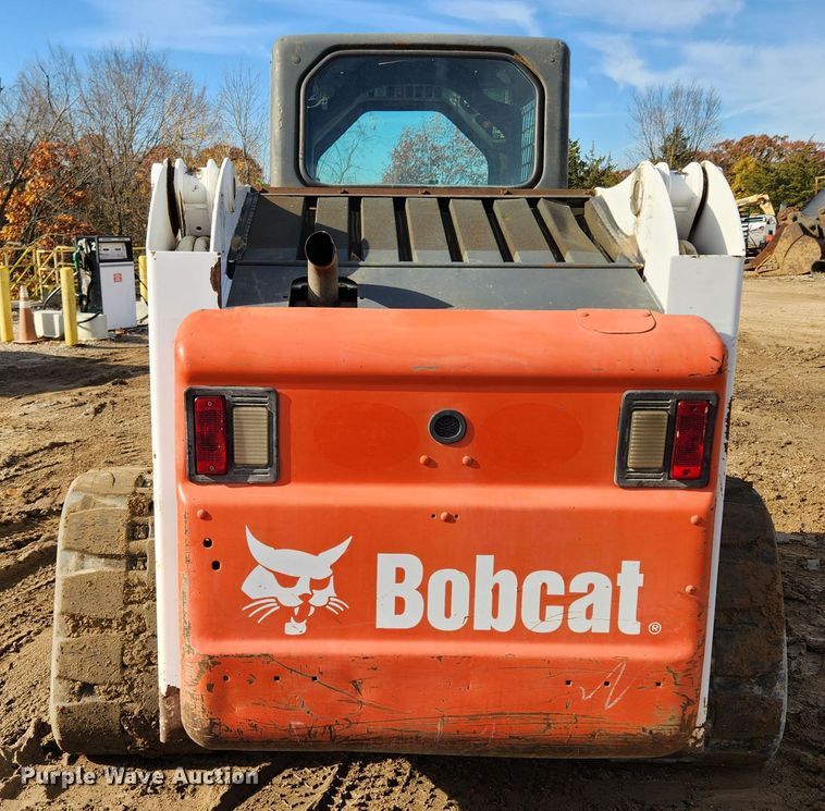 image for item MK9489 2008 Bobcat T250  tracked skid steer loader
