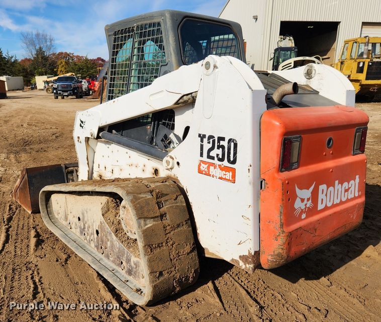 image for item MK9489 2008 Bobcat T250  tracked skid steer loader