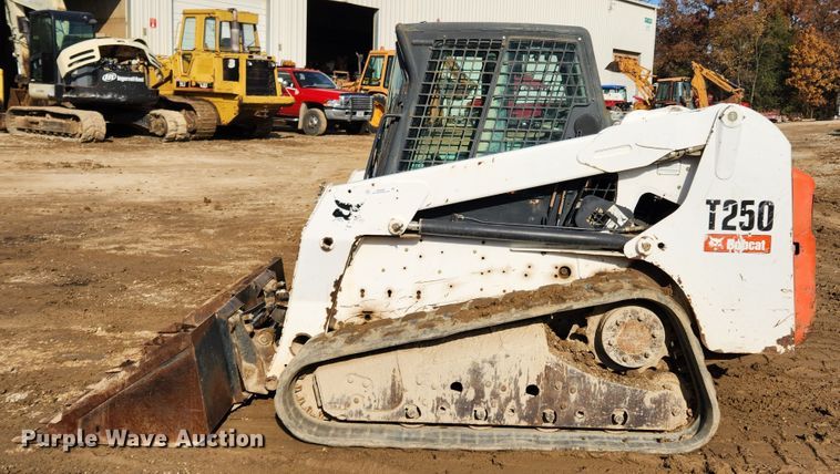 image for item MK9489 2008 Bobcat T250  tracked skid steer loader