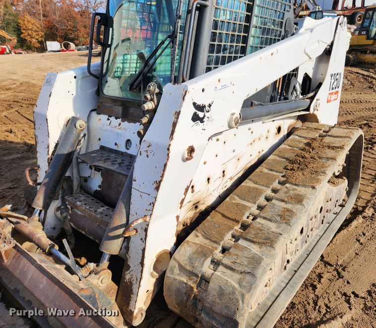 image for item MK9489 2008 Bobcat T250  tracked skid steer loader