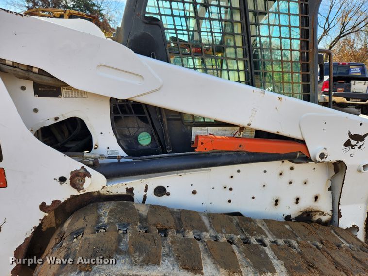 image for item MK9489 2008 Bobcat T250  tracked skid steer loader