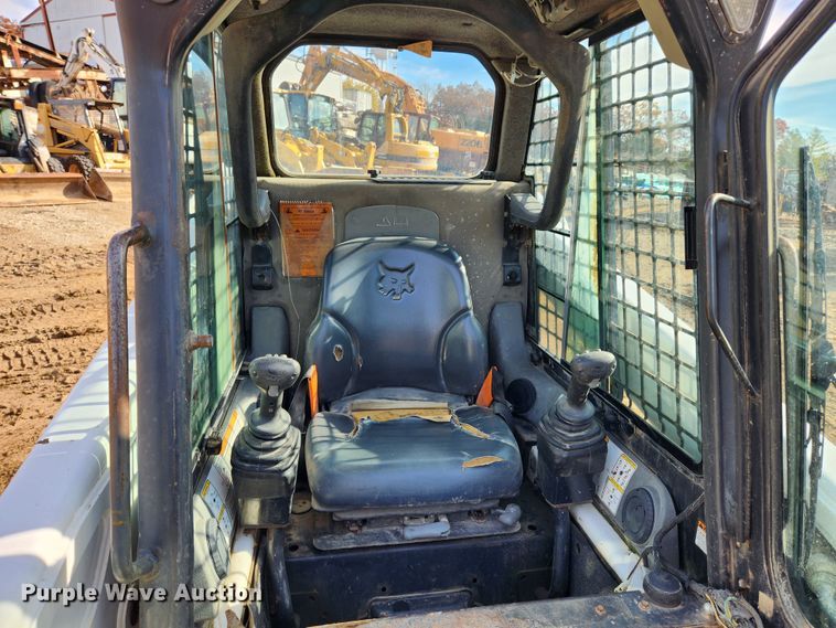 image for item MK9489 2008 Bobcat T250  tracked skid steer loader