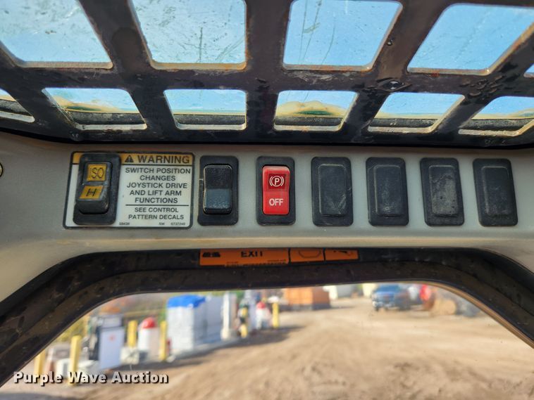 image for item MK9489 2008 Bobcat T250  tracked skid steer loader