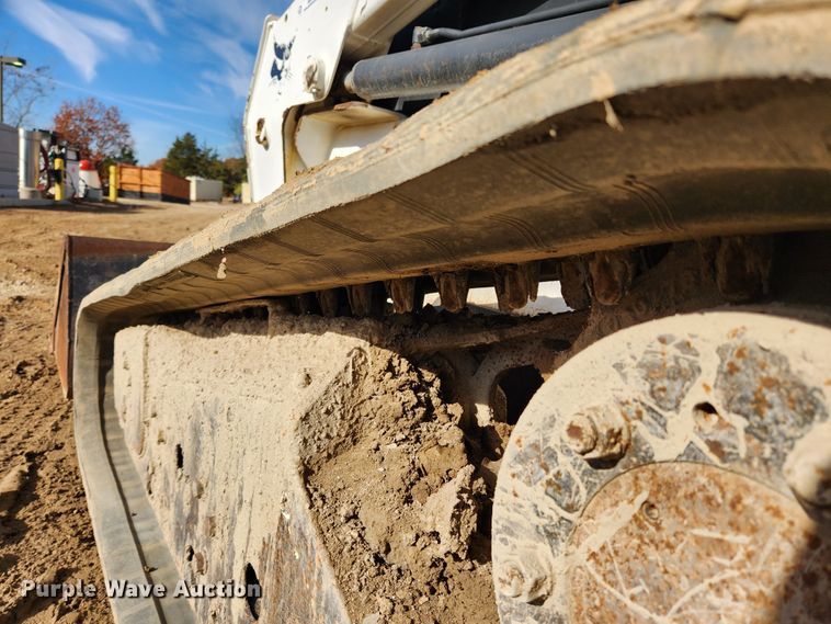 image for item MK9489 2008 Bobcat T250  tracked skid steer loader
