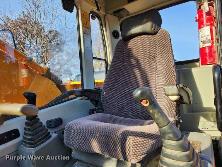 image for item MK9490 2005 Hyundai Robex 210LC-7  excavator