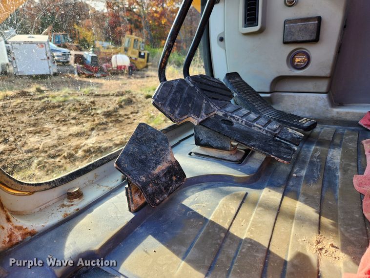 image for item MK9490 2005 Hyundai Robex 210LC-7  excavator