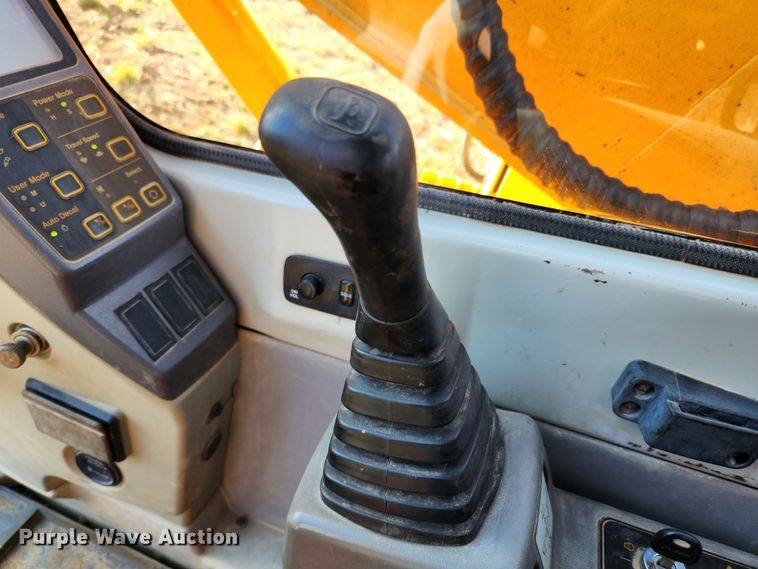 image for item MK9490 2005 Hyundai Robex 210LC-7  excavator