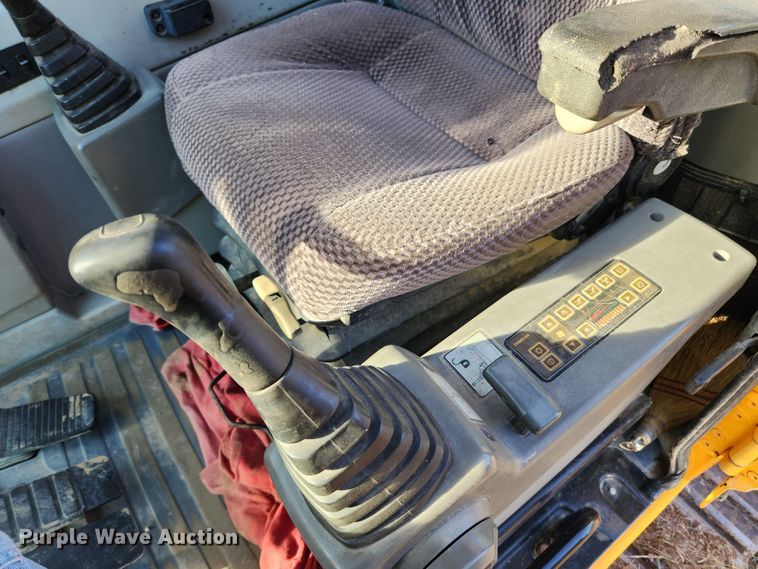 image for item MK9490 2005 Hyundai Robex 210LC-7  excavator