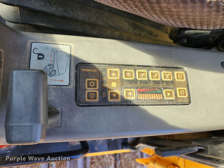 image for item MK9490 2005 Hyundai Robex 210LC-7  excavator