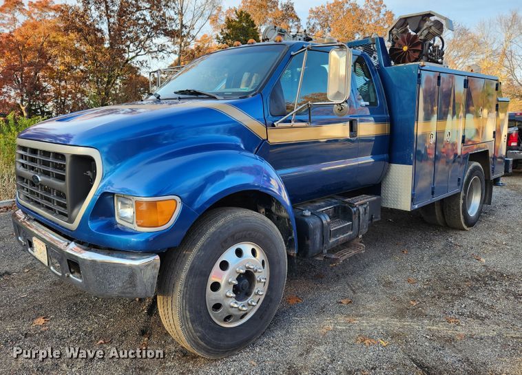 image for item MK9492 2000 Ford F650 Super Duty  SuperCab utility / service truck