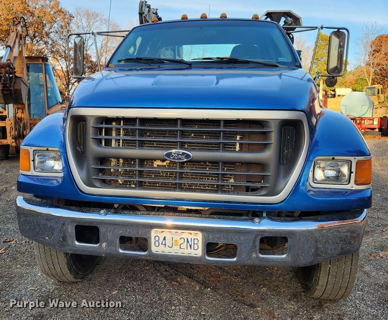 image for item MK9492 2000 Ford F650 Super Duty  SuperCab utility / service truck