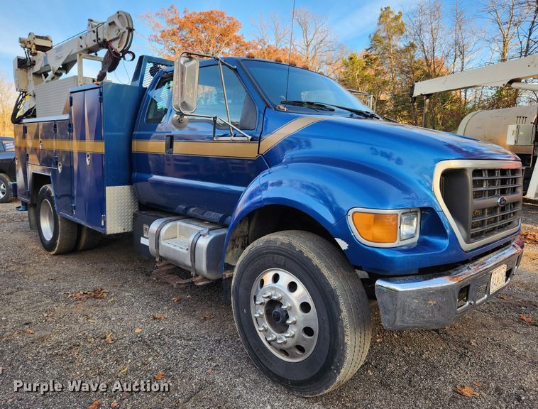 image for item MK9492 2000 Ford F650 Super Duty  SuperCab utility / service truck