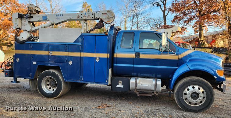 image for item MK9492 2000 Ford F650 Super Duty  SuperCab utility / service truck