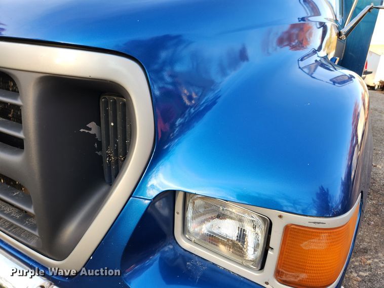 image for item MK9492 2000 Ford F650 Super Duty  SuperCab utility / service truck